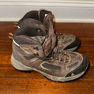 Vasque Men's Brown Leather Gore-Tex Hiking Boots with Vibram Soles Size 9